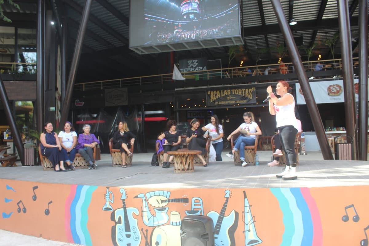 Con conversatorio, mujeres playenses exponen retos actuales en Playa