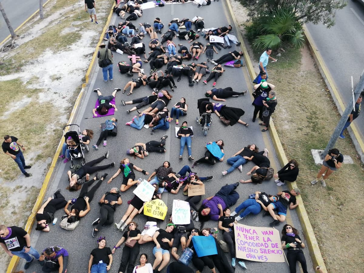 (Galería) Miles de mujeres en Cancún marchan contra la violencia de género