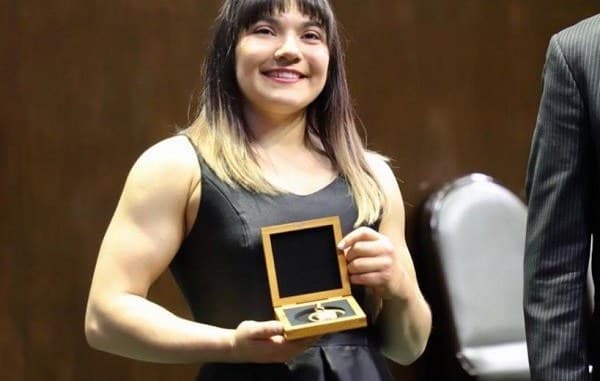 Recibe Alexa Moreno medalla al Mérito Deportivo