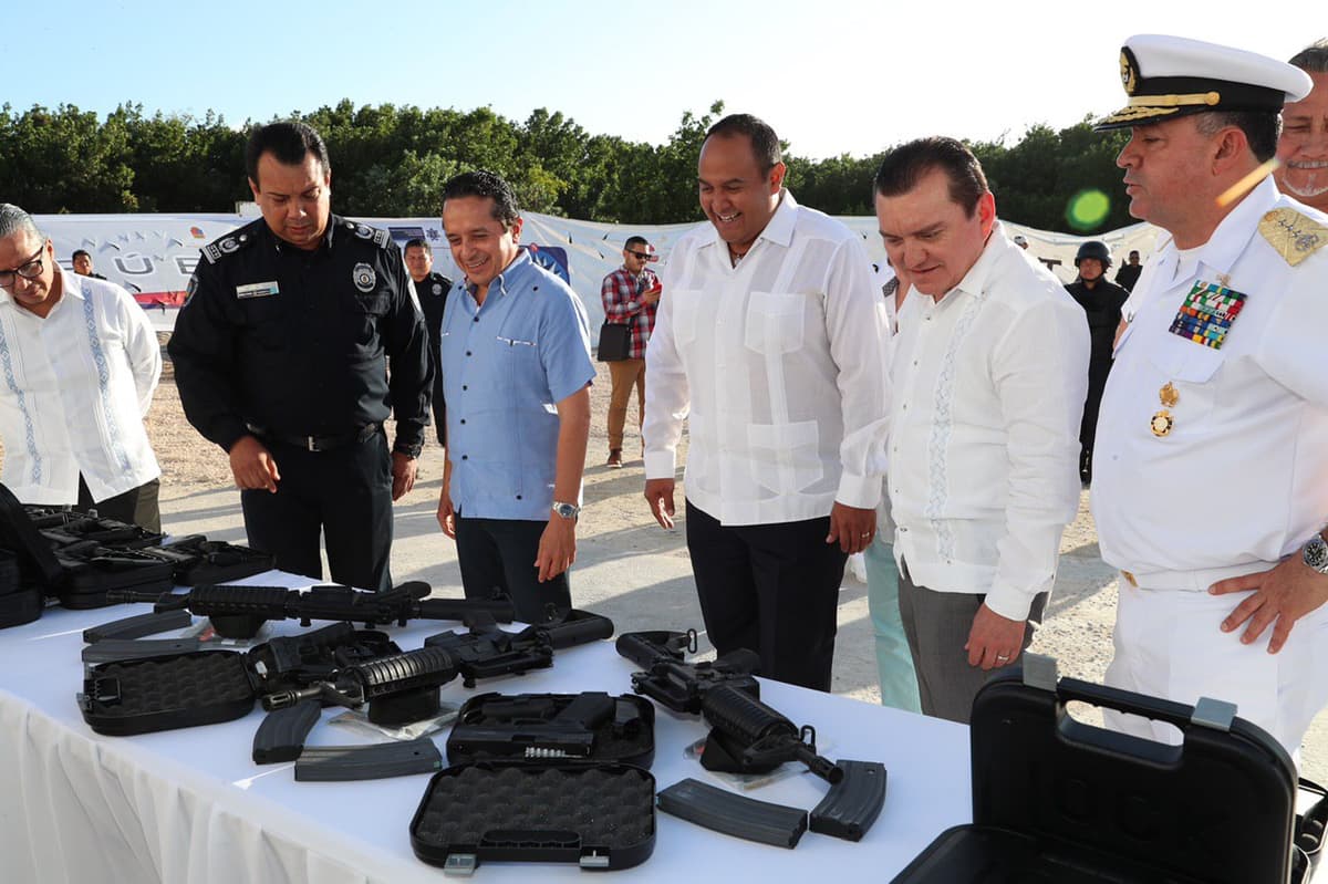 Carlos Joaquín pone en operación el C2 de Isla Mujeres