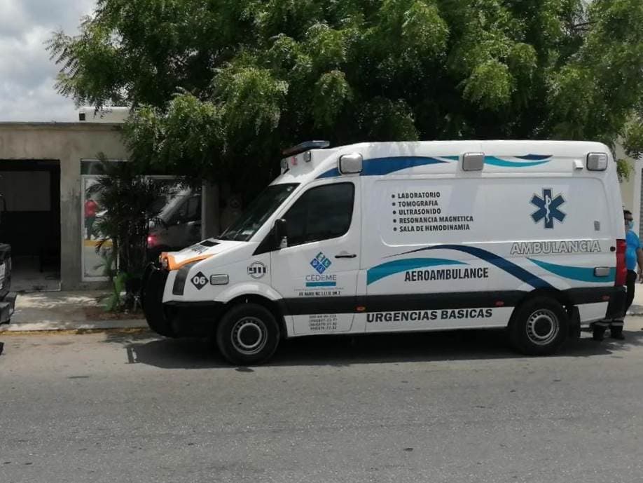 Hieren a empleado en asalto en Playa del Carmen; hay tres detenidos