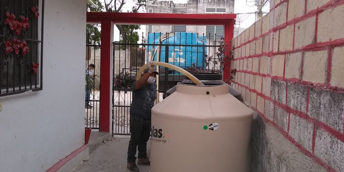 Distribuyen brigadas agua gratis en 11 colonias de Cancún