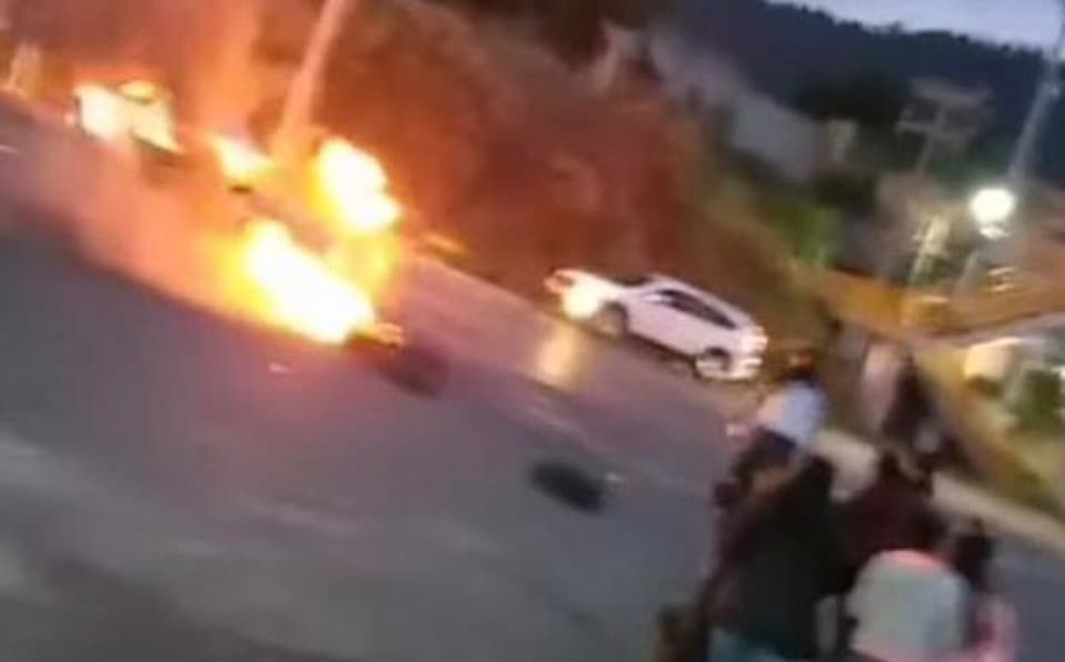 Policías intentan detener fiesta y resultan agredidos