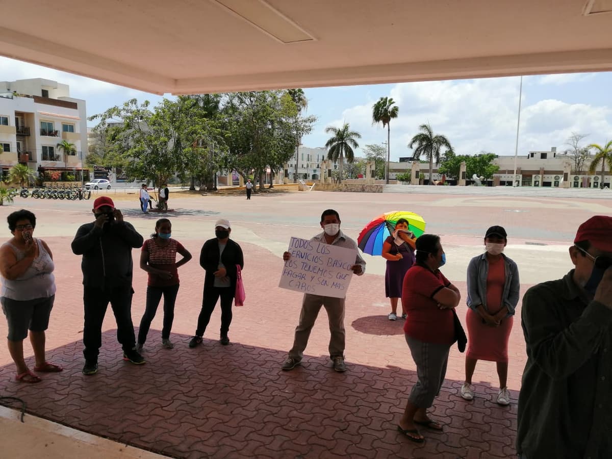 Tianguistas de Playa del Carmen piden despensas a hijo de ‘El Chapo’