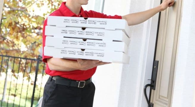 Ponen en cuarentena a 72 familias por recibir comida de un repartidor con Covid-19