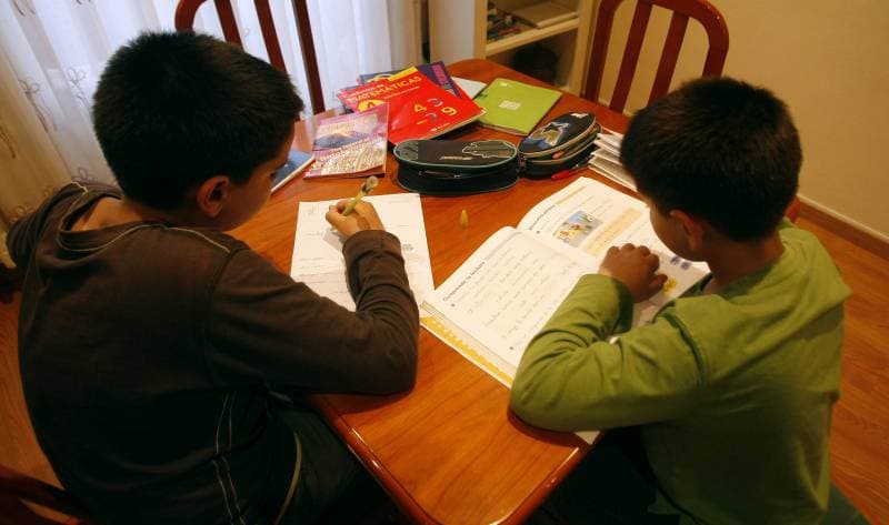 Clases a distancia también serán por radio y televisión