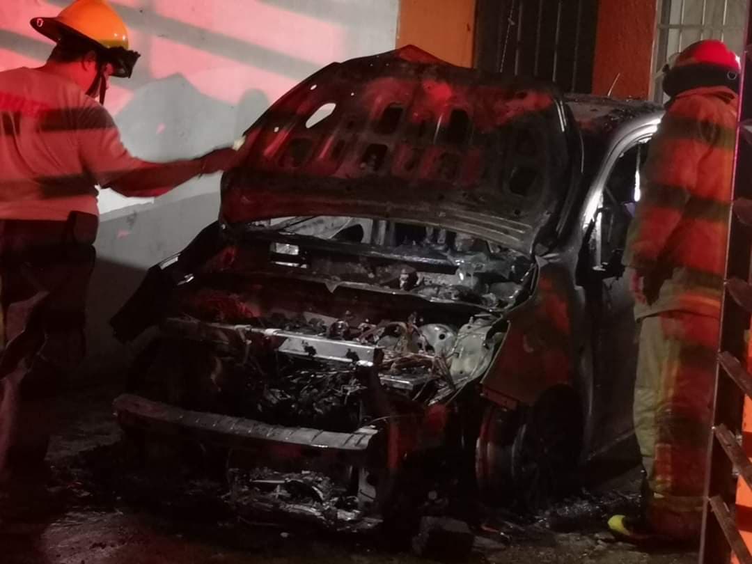 ¿Usureros o pirómano suelto? Van 16 autos incendiados en Chetumal