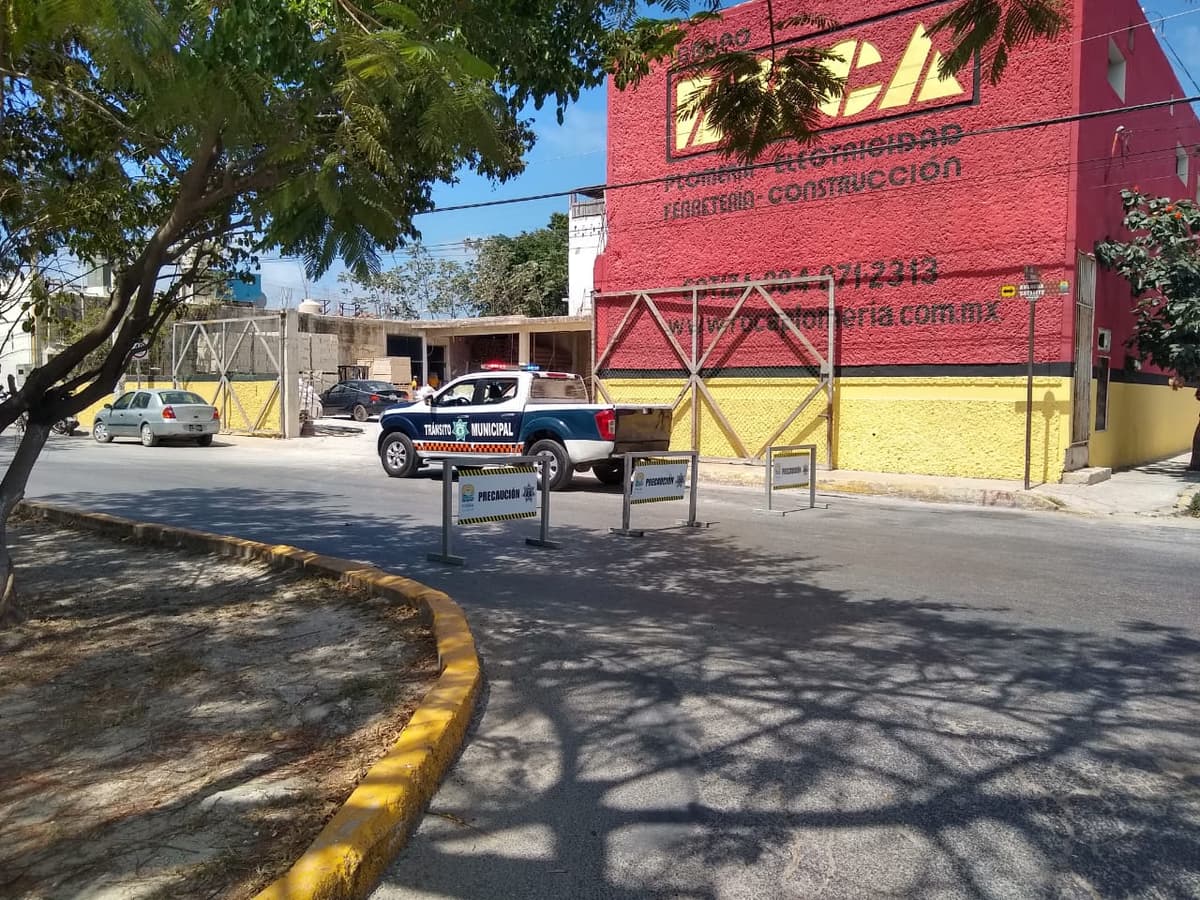 Cierran principal avenida en Tulum para evitar contagios de Covid-19