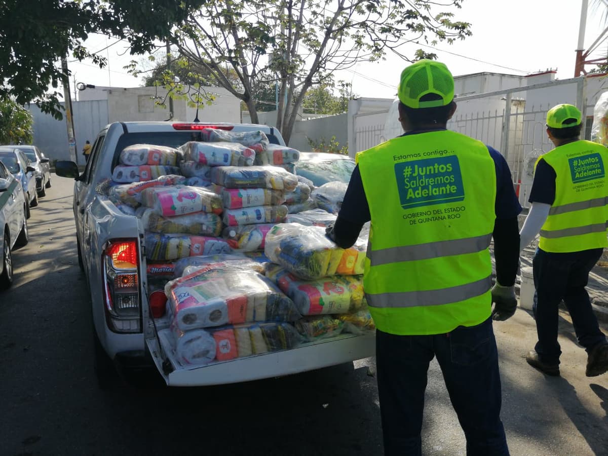 "Chalecos amarillos" repartieron 19 mil despensas, casa por casa, en Cancún