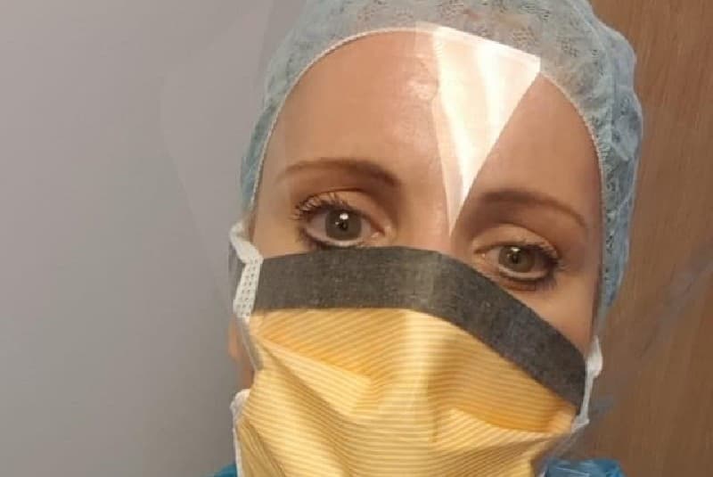 Coronavirus: Enfermera describe el horror de mover cadáveres de pacientes y seres queridos