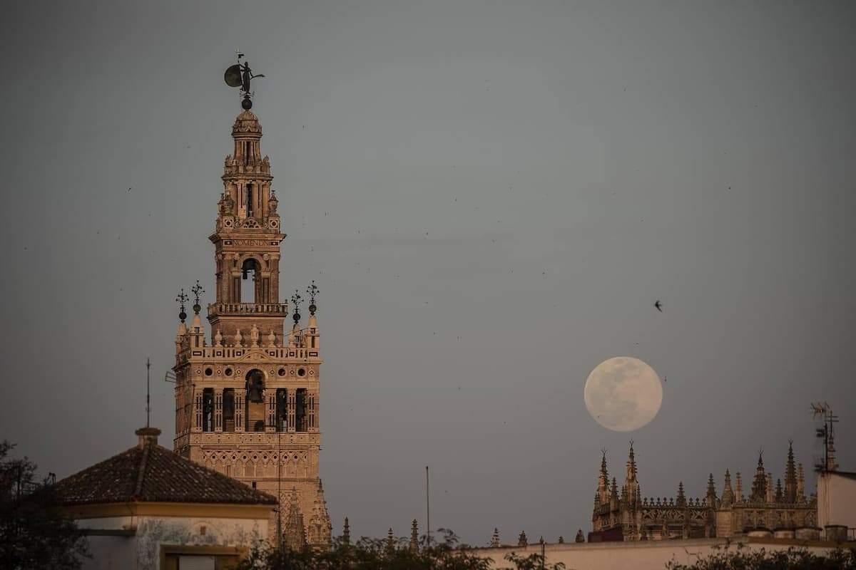 La Superluna se deja ver en todo su esplendor en el mundo
