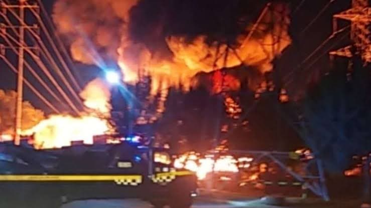 Videos: Registran incendio cerca de la central de abastos en CDMX