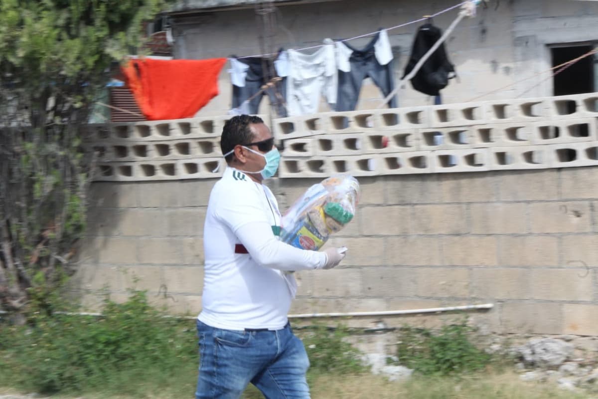 Ya reparten despensas en Cancún por el Covid-19