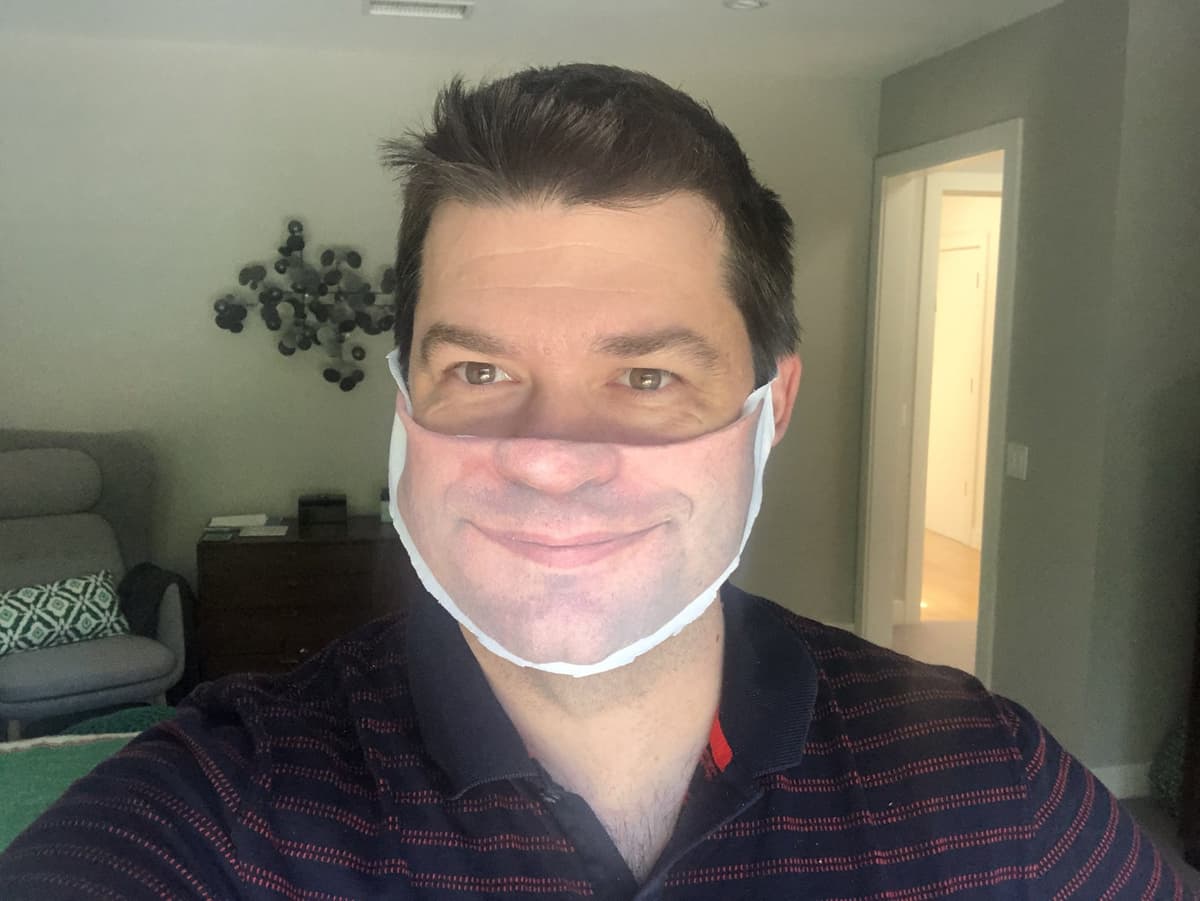 Cubrebocas de ti mismo: una creación del director Christopher Miller