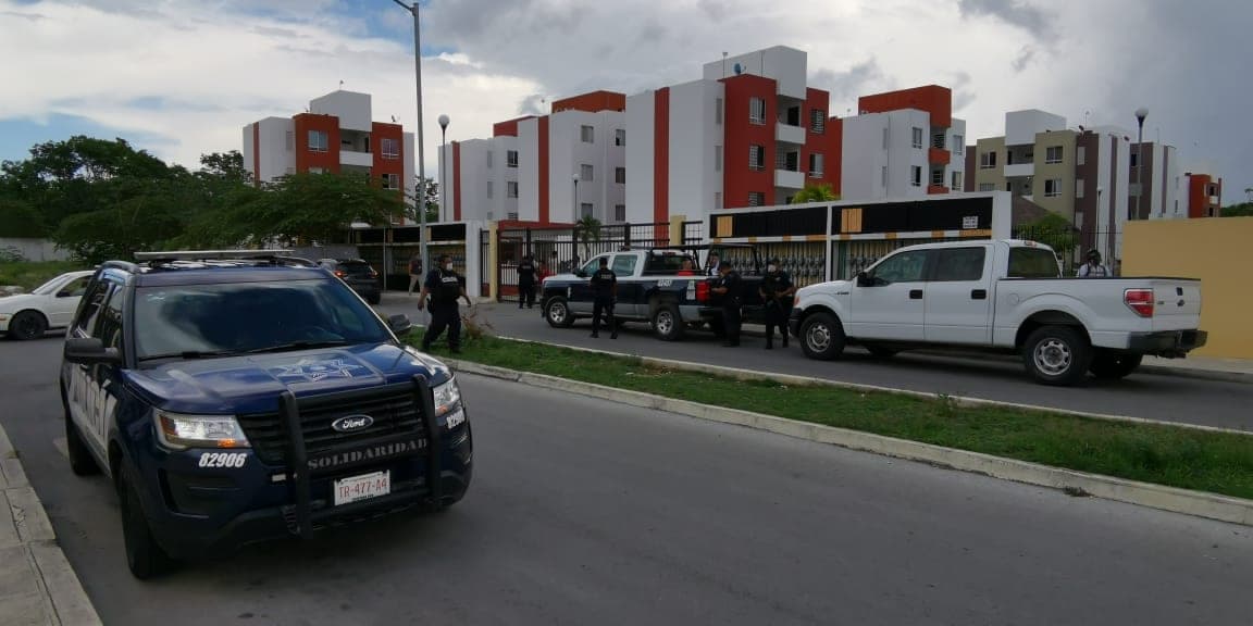 Fingen ser ministeriales para entrar a Real Ibiza, pero los detienen