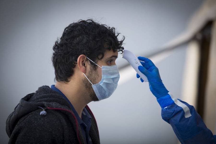 Casos de Covid aumentan en Cancún porque la gente "relaja"  la sana distancia 
