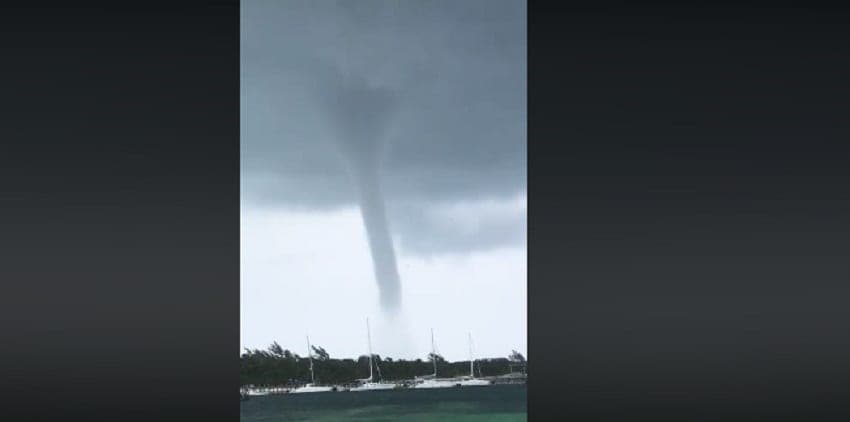 Experto explica la aparición de halo solar y tromba en Playa del Carmen