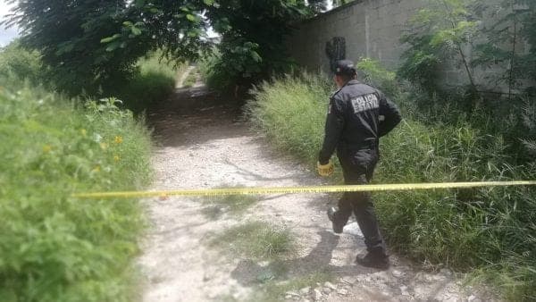 Encuentran cadáver en terreno baldío de Cancún