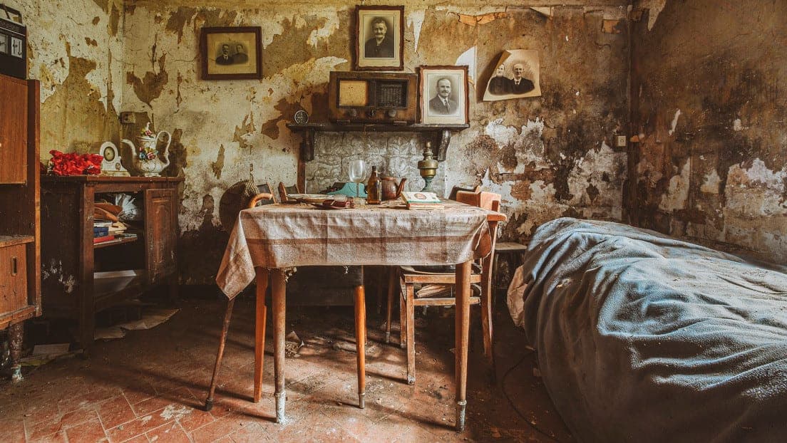 FOTOS: Casa abandonada ahora es una 'cápsula del tiempo' con objetos de hace más de un siglo