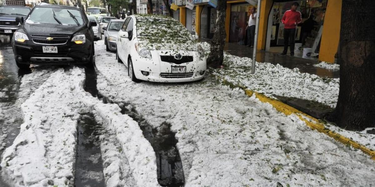 Video: Se cubre de blanco la Ciudad de México por fuerte granizada
