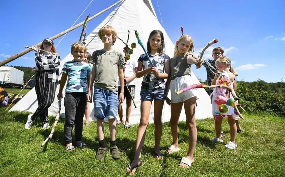 Más de 200 niños se contagian de covid-19 en campamento de verano