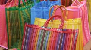 Por vender "bolsas del mandado" en más de 600 pesos, se burlan de Zara