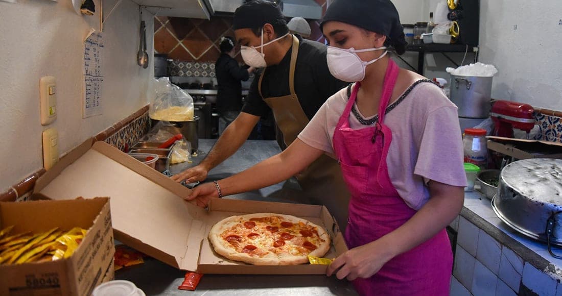 Descubren mensaje nazi en pizza de Little Caesars