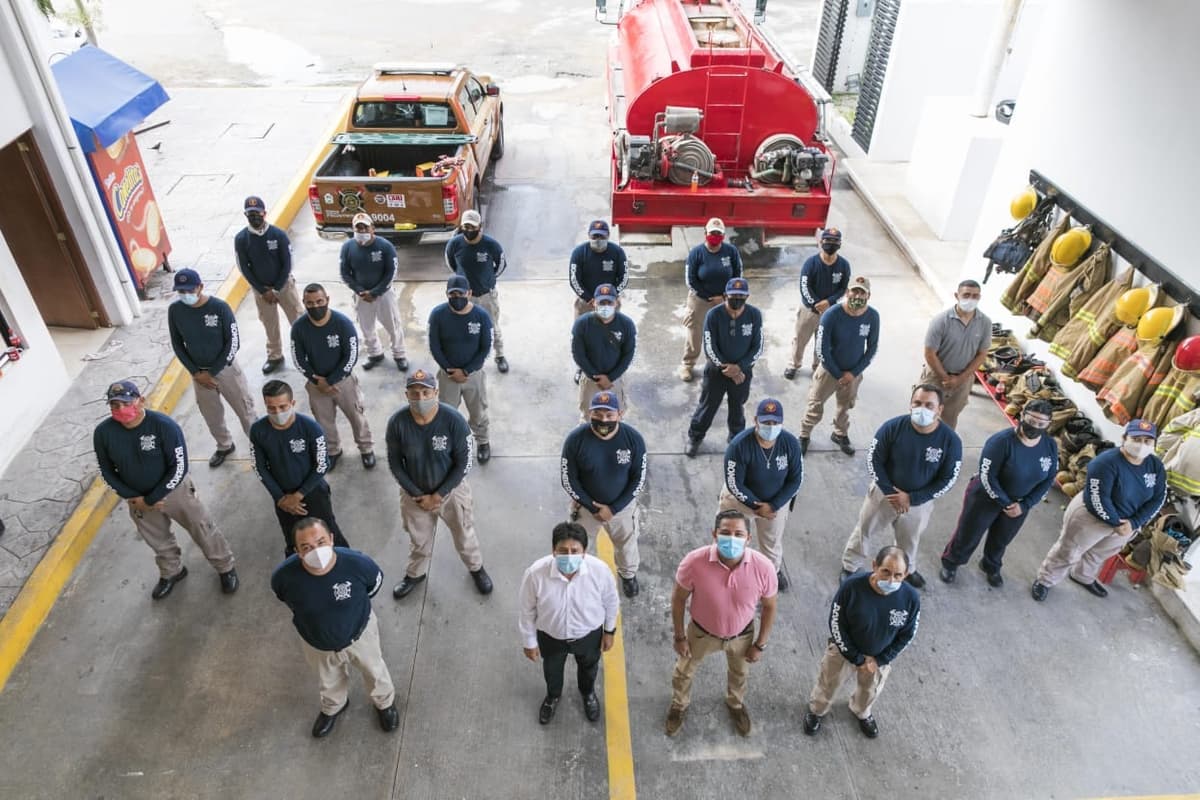 Reconoce Víctor Mas Tah labor y vocación de los Bomberos de Tulum