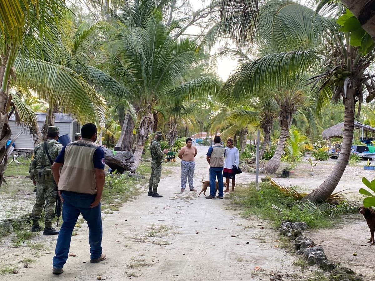 ¡Pobladores de Punta Allen no quieren evacuar!
