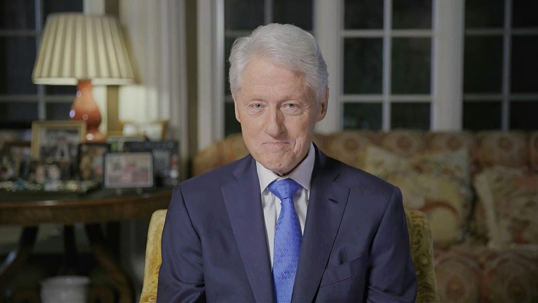 Filtran imágenes de Bill Clinton siendo masajeado por víctima sexual de Jeffrey Epstein