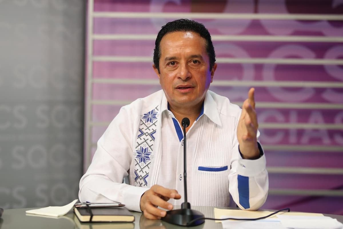 Jóvenes no se quedarán sin estudiar: Carlos Joaquín