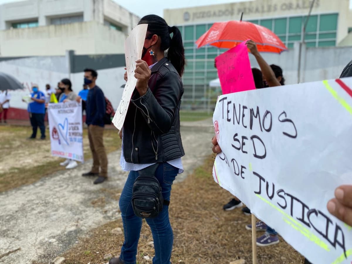 Actriz Claudia Lizaldi festeja detención de tratantes de personas en Playa del Carmen