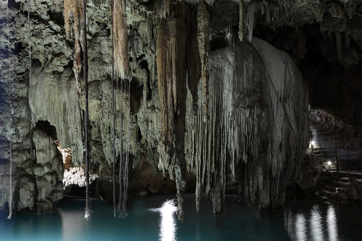 ¡Encuentran cinco nuevos cenotes submarinos en Quintana Roo!