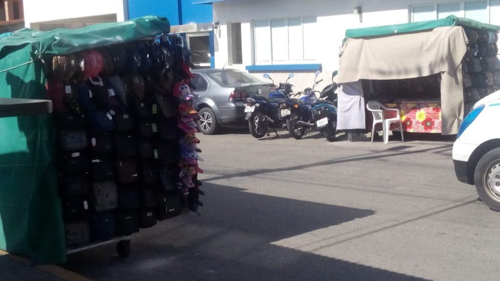 Alertan autoridades por venta de falsos permisos para ambulantaje