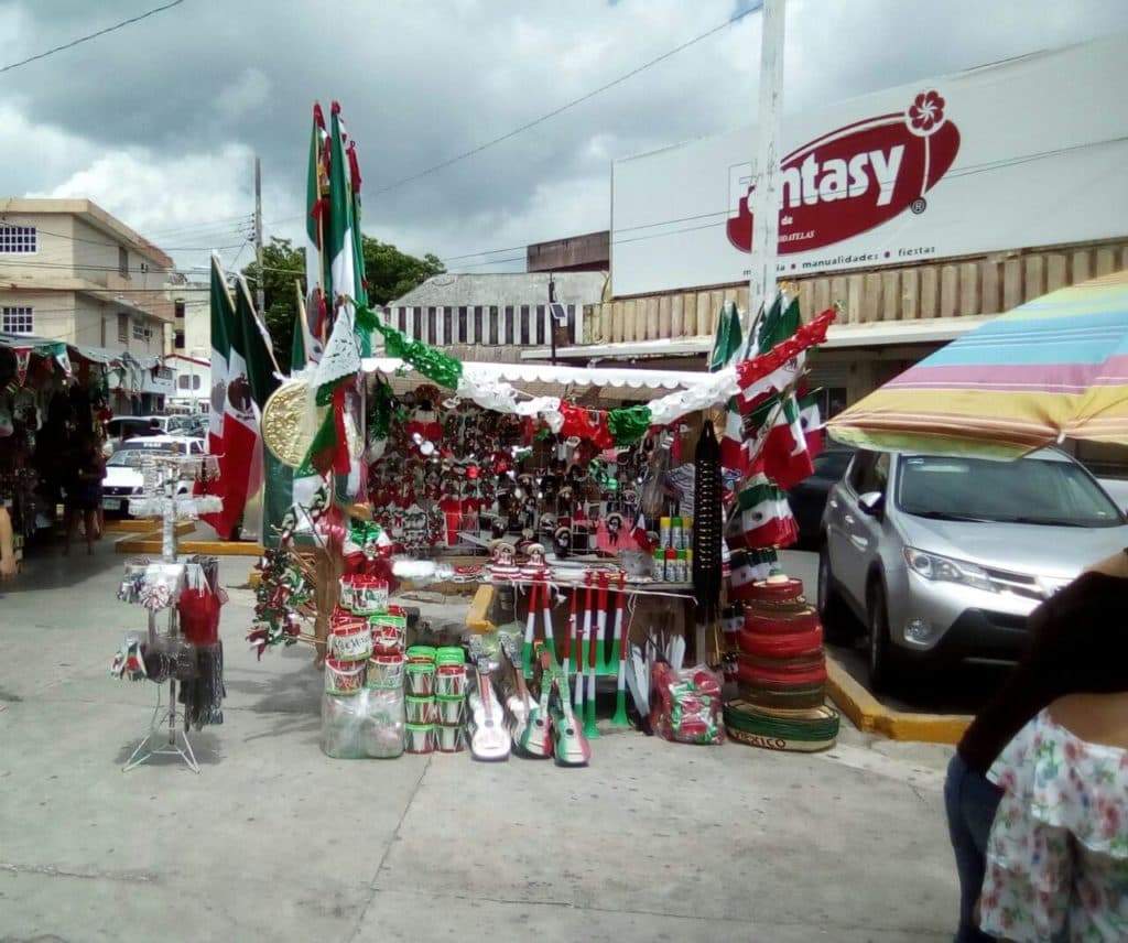 Se quedan sin ventas comerciantes de banderitas
