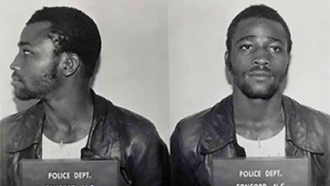 Liberan a afroamericano tras 44 años en prisión por una violación que asegura no cometió