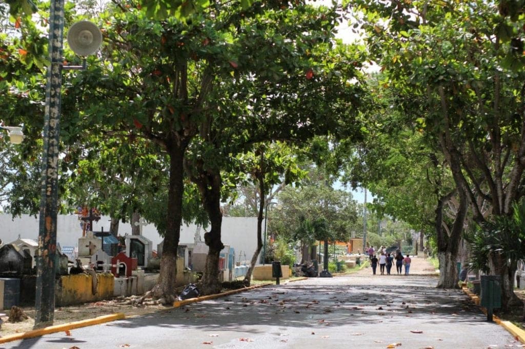 Panteones de Cancún permanecerán cerrados el Día de Muertos