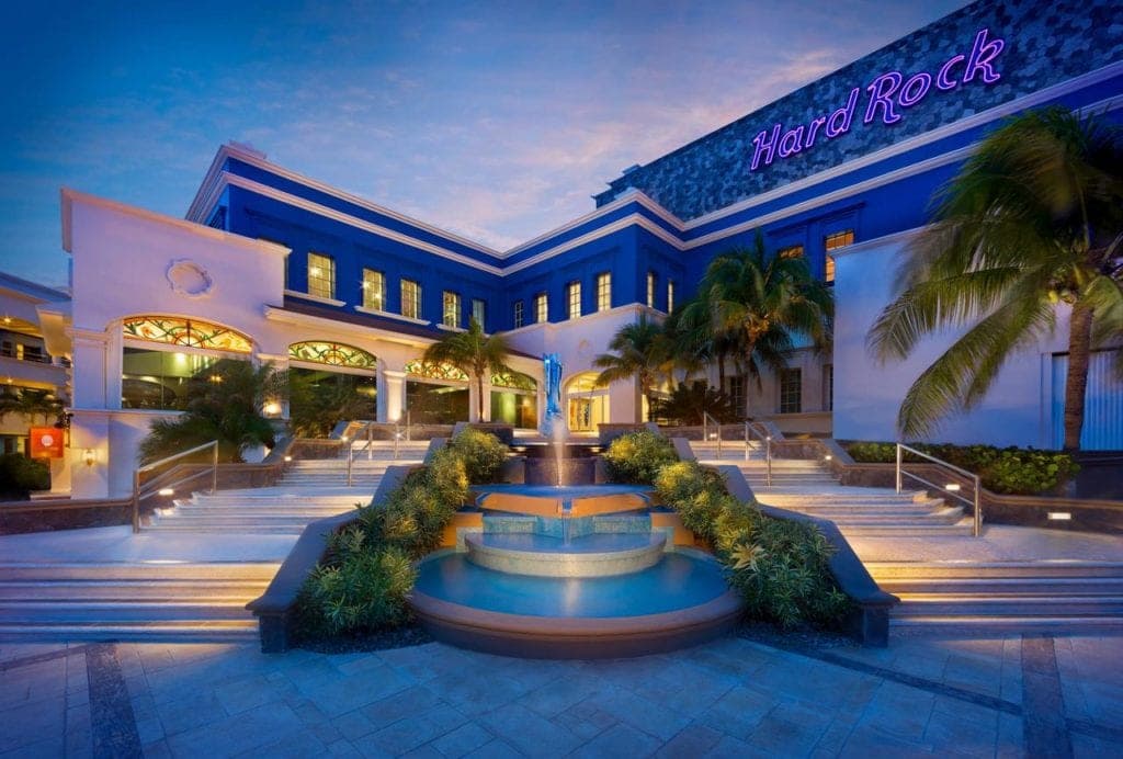 Denuncian que hotel Hard Rock obliga a trabajadores a acudir horas antes, por huracán