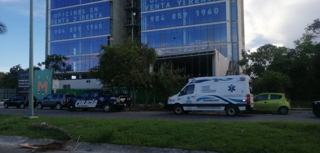 Muere trabajador que cayó del andamio de un edificio en Playa del Carmen