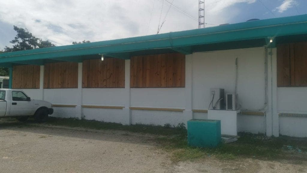 Atenderán escuelas afectadas por el huracán “Delta” en Quintana Roo