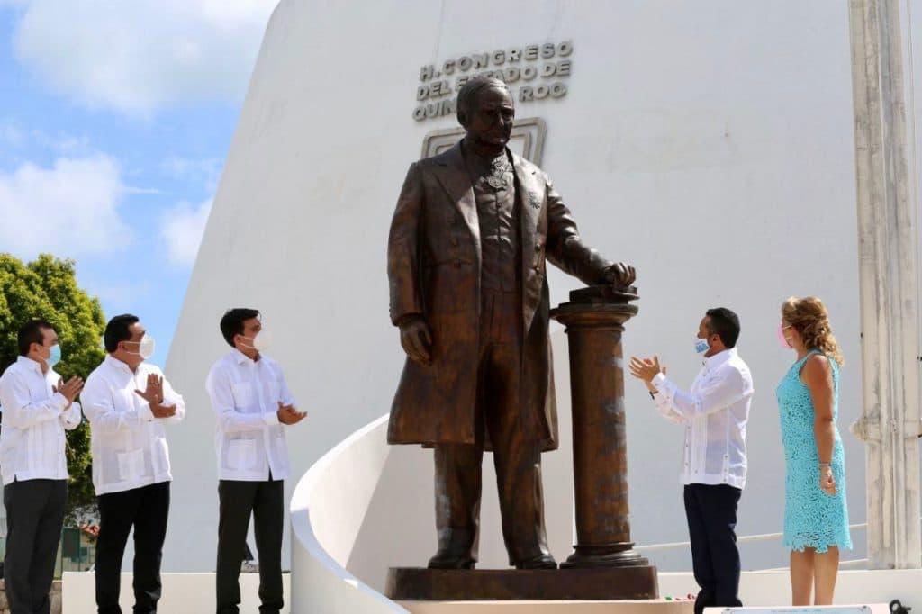 Devela Carlos Joaquín  monumento a Andrés Quintana Roo