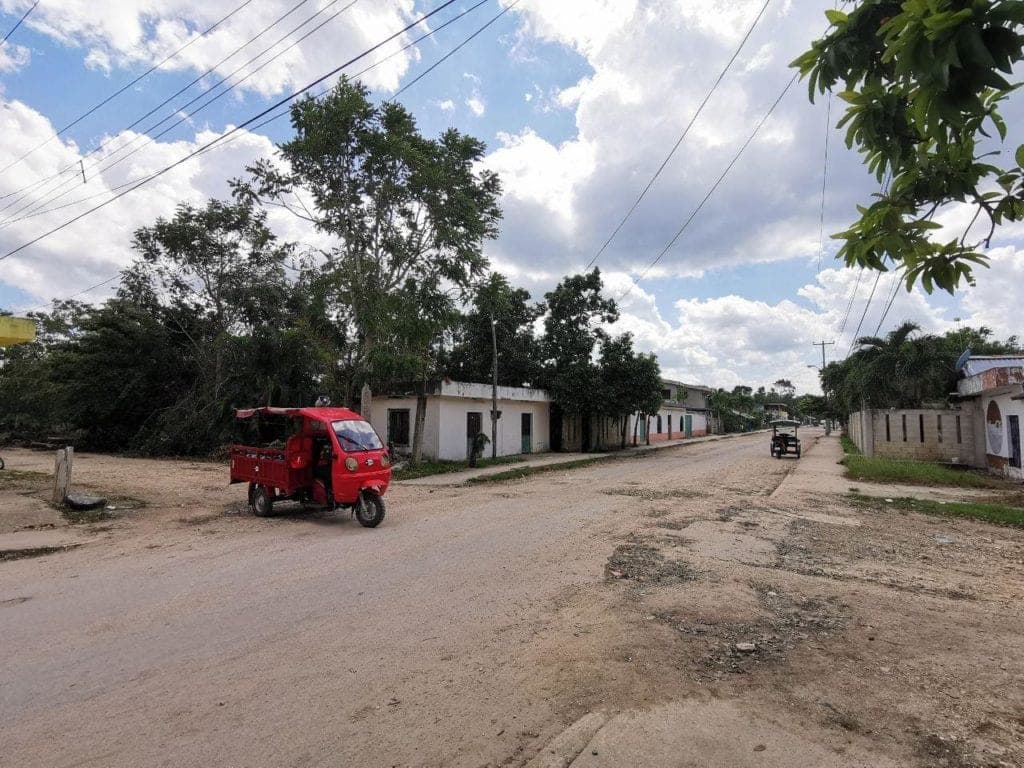 Anuncian pavimentación en vialidades de Leona Vicario