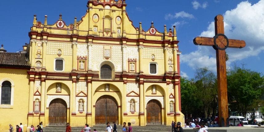 "Camino equivocado": Iglesia católica pide el fin de la "confrontación" en el país