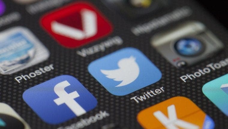 Facebook y Twitter desmantelan red de información usada por grupos políticos