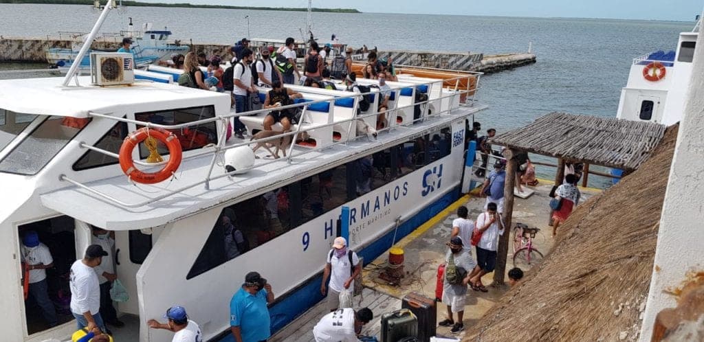 Galería: Evacúan Holbox por la llegada del huracán "Delta"