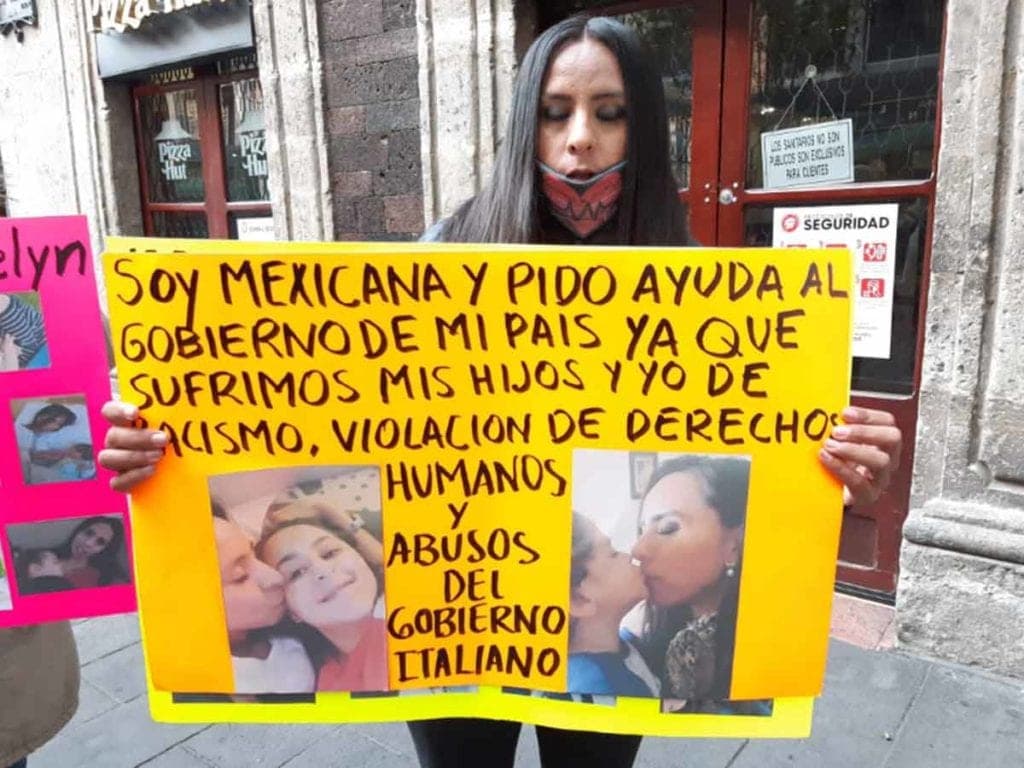 ¡Le quita a sus hijos y la encierra en un psiquiátrico para hacer creer que está loca!