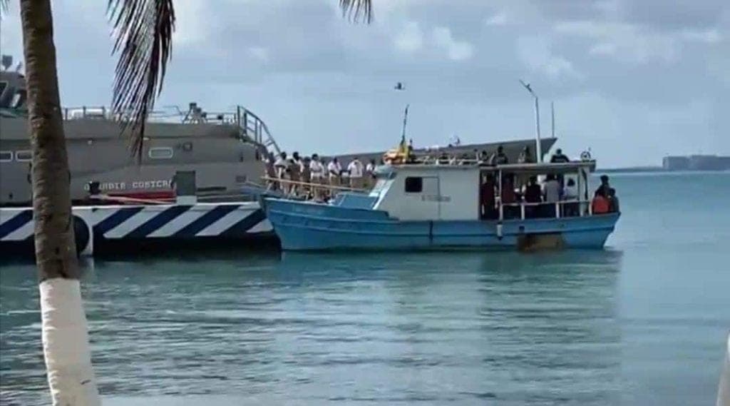 Detienen a 14 indocumentados en Isla Mujeres, habrían escapado de Islas Caimán
