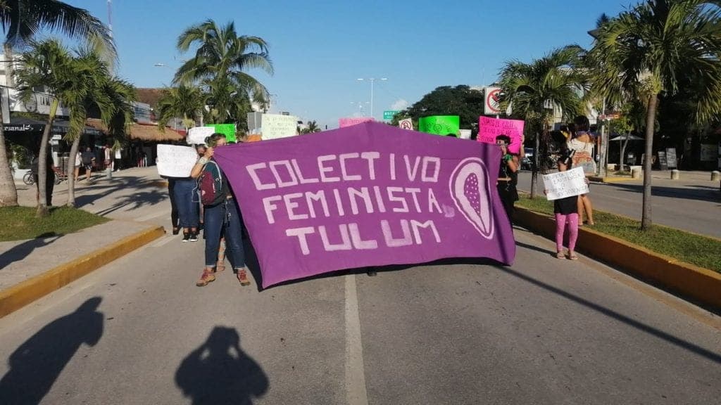 Video: Se manifiestan mujeres contra la violencia en Tulum