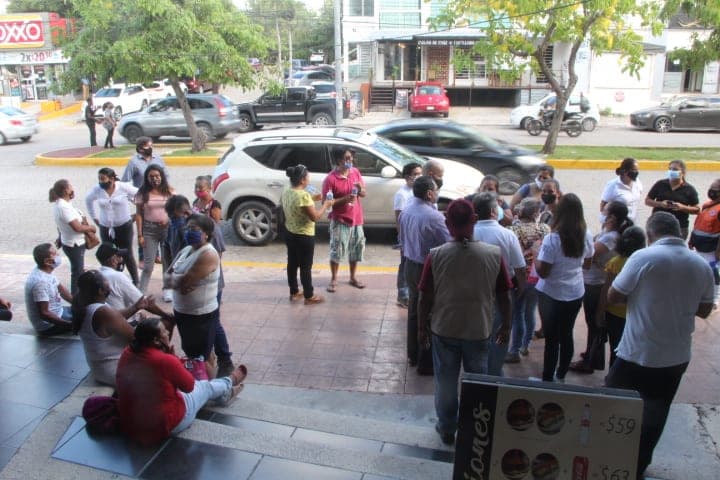 Protestan para exigir regulación de 70 colonias en Cancún