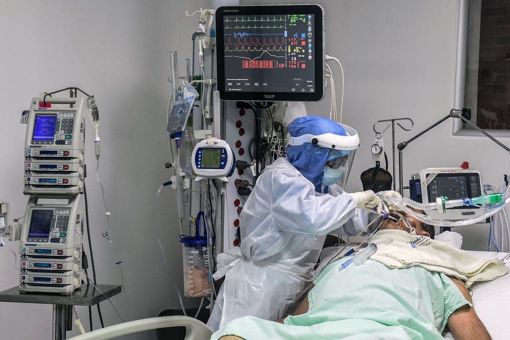 Doctora que combate Covid-19: 'Soy fuerte, pero ante tanto dolor es imposible no quebrarse'